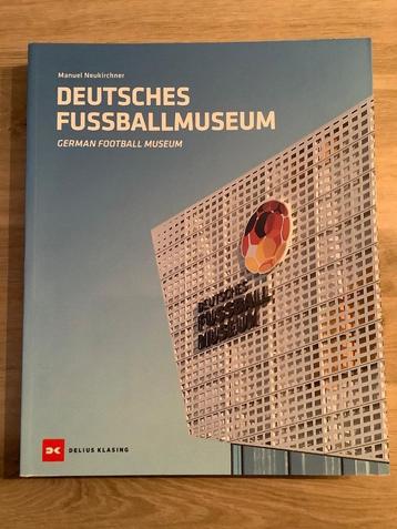 Voetbalboek ‘ Deutsches Fussballmuseum ‘ Fotoboek beschikbaar voor biedingen