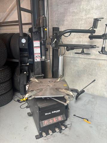 Tool mania banden demontage machine met hulp arm 220 volt beschikbaar voor biedingen