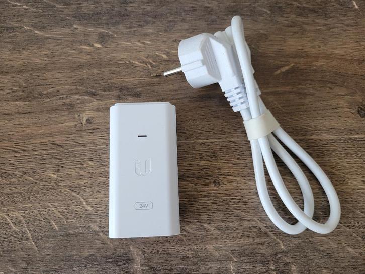 Ubiquiti PoE injector 24V 12W, Computers en Software, Netwerk switches, Nieuw, Ophalen of Verzenden