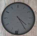 Wandklok Karlsson grijs, Huis en Inrichting, Woonaccessoires | Klokken, Ophalen, Zo goed als nieuw, Analoog, Wandklok