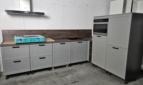 NIEUWE Showroomkeuken MDF Kaderfront / iNNOVARE KEUKENS, Huis en Inrichting, Keuken | Complete keukens, Nieuw, Hoekkeuken, Grijs