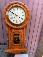 Antieke Wandklok met Houten Kast en Regulator A Inscriptie, Antiek en Kunst, Ophalen