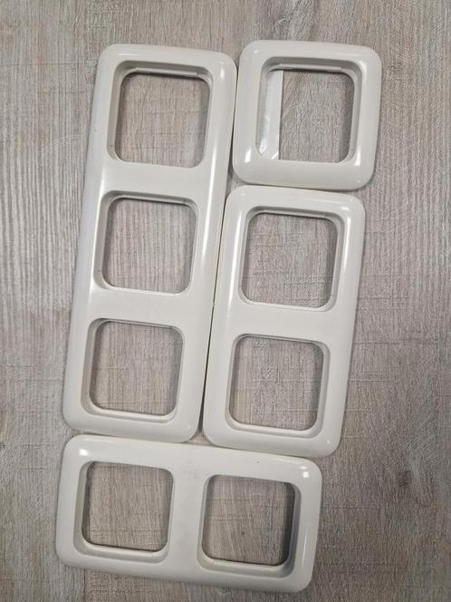 Busch jaeger afdekraam creme, Hobby en Vrije tijd, Elektronica-componenten, Nieuw, Ophalen of Verzenden