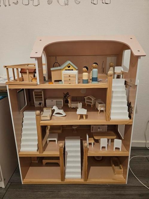 Poppenhuis petit amelie, Kinderen en Baby's, Speelgoed | Poppenhuizen, Zo goed als nieuw, Ophalen