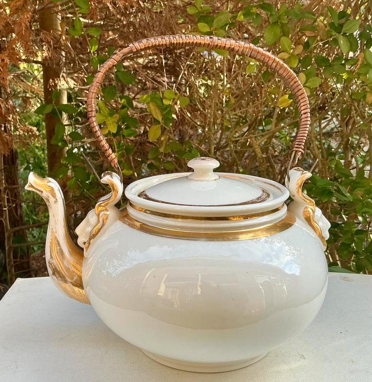Wit met goud Biedermeijer chocolade pot/ketel rotan hengsel., Antiek en Kunst, Antiek | Servies los, Ophalen of Verzenden