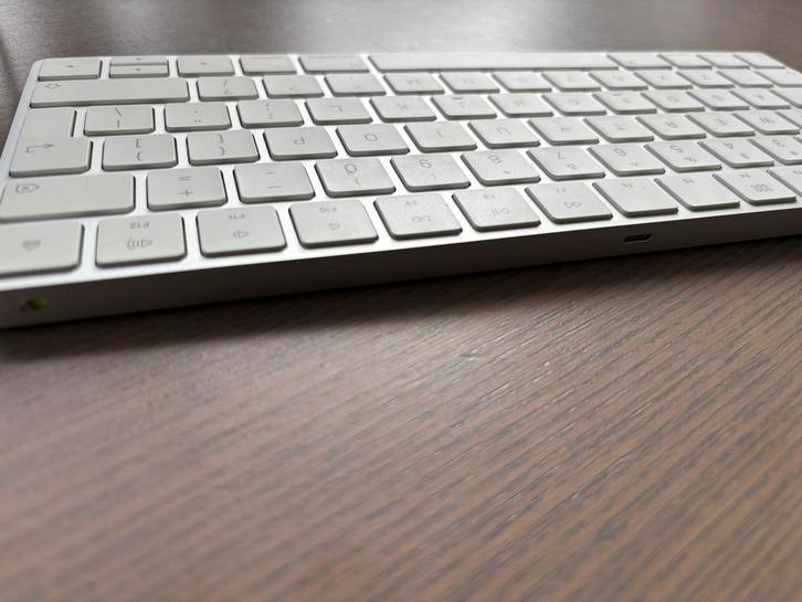 Apple Magic Keyboard Mini - Zo goed als nieuw, Computers en Software, Toetsenborden, Zo goed als nieuw, Qwerty, Draadloos, Multimediatoetsen