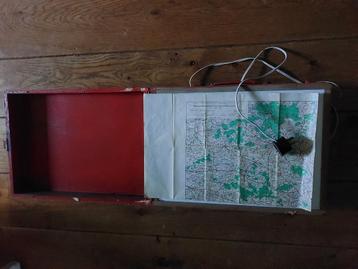oude vintage kistlamp voor het lezen van landkaarten beschikbaar voor biedingen