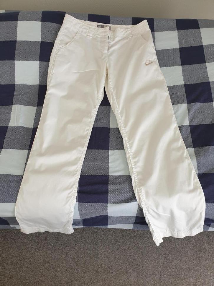Nike tennisbroek wit, Sport en Fitness, Tennis, Zo goed als nieuw, Kleding, Nike, L00, Ophalen of Verzenden