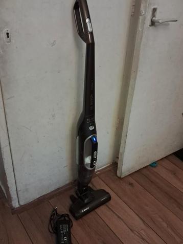 Te koop,Bosch steelstofzuiger 2-in-one draadlos.  beschikbaar voor biedingen