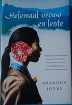 Brandon Jones - Helemaal vrouw en lente, Boeken, Ophalen of Verzenden, Gelezen, Brandon Jones, Europa overig