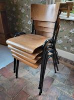 4x vintage schoolstoelen

De stoelen zijn stapelbaar., Ophalen