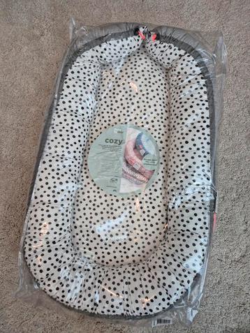 Cozy baby nest Done by Deer beschikbaar voor biedingen