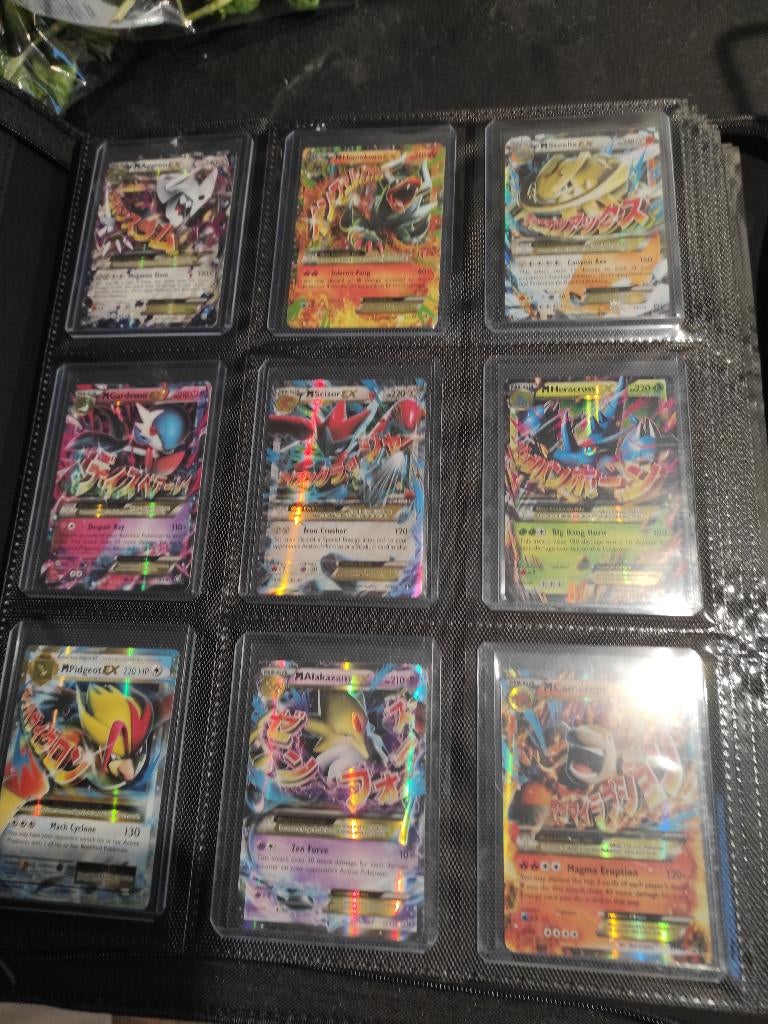 XY Mega evolutions BINDER, Hobby en Vrije tijd, Verzamelkaartspellen | Pokémon, Zo goed als nieuw, Meerdere kaarten, Foil, Ophalen of Verzenden