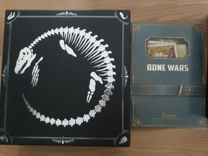 Bone Wars Deluxe All-In, Hobby en Vrije tijd, Gezelschapsspellen | Bordspellen, Nieuw, Een of twee spelers, Drie of vier spelers