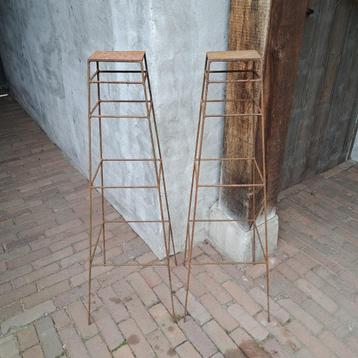 1x Metalen staander standaard zuil sokkel roest *Etage3* beschikbaar voor biedingen