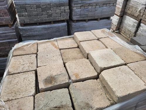 26.4m2 Restpartij gebruikte betonklinkers 20x20x6cm beige za, Tuin en Terras, Tegels en Klinkers, Gebruikt, Klinkers, Beton, 10 m² of meer