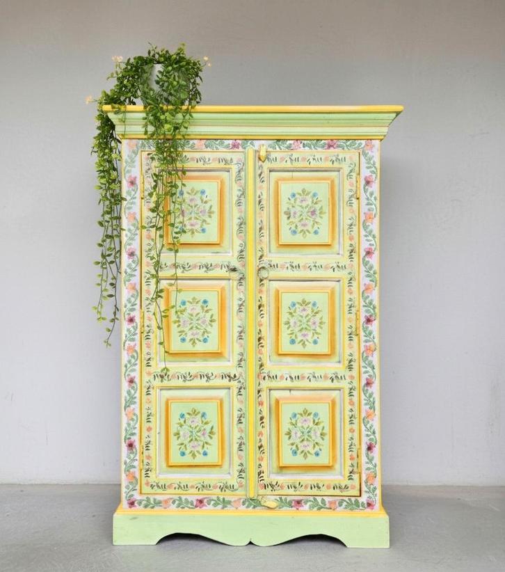 Vintage handbeschilderde mango houten meidenkast linnenkast, Antiek en Kunst, Curiosa en Brocante, Ophalen of Verzenden