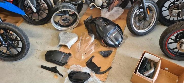 Aprilia rsv mille gen1 onderdelen tank velg etc, Motoren, Onderdelen | Merk-onafhankelijk, Ophalen of Verzenden