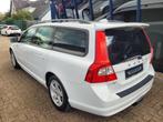 Volvo V70 2.5FT Momentum Automaat H.LEER / XENON / TREKHAAK, Gebruikt, Beige, Leder en Stof, Onderhoudsboekje