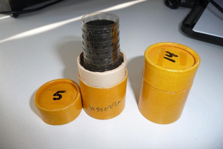 2 oude 35 mm filmpjes toverlantaarn 10 euro /stuk visserij, Audio, Tv en Foto, Filmrollen, 35mm film, Verzenden