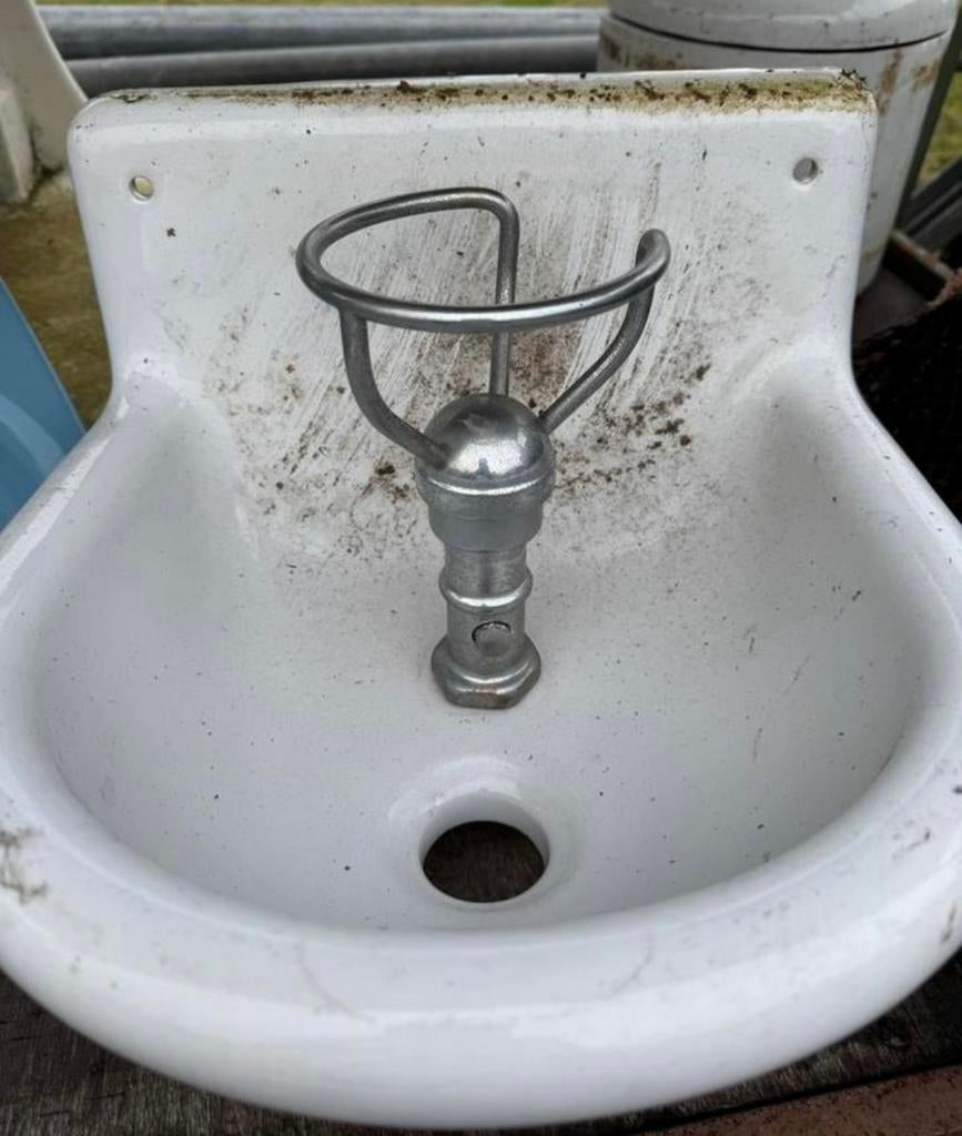 Oude wasbakjes, Ophalen