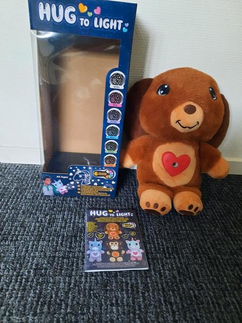 Hug to Light pluche knuffel met projector en licht (in doos), Kinderen en Baby's, Speelgoed | Overig, Zo goed als nieuw, Ophalen of Verzenden