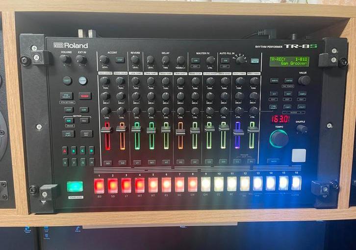 Roland TR-8S Rhythm Performer, Muziek en Instrumenten, Drumcomputers, Zo goed als nieuw, Roland, Ophalen of Verzenden
