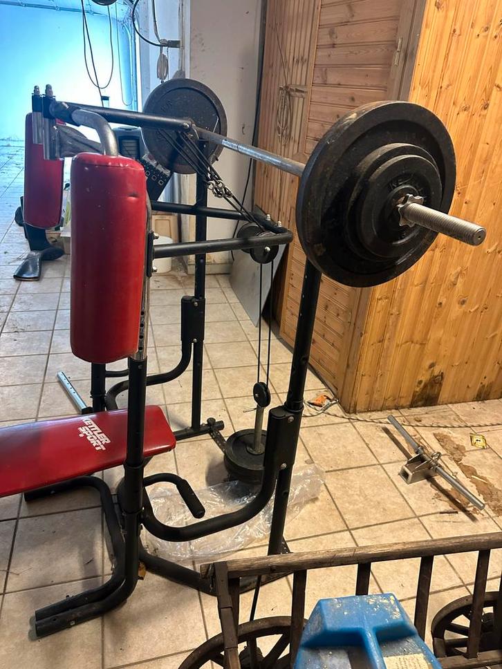 Fitnessapparaat met gewichten en dumbells, Sport en Fitness, Fitnessapparatuur, Gebruikt, Krachtstation, Armen, Metaal, Ophalen of Verzenden