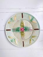 Prachtig! Bord Majolica Barbotine gebloemd, Ophalen of Verzenden