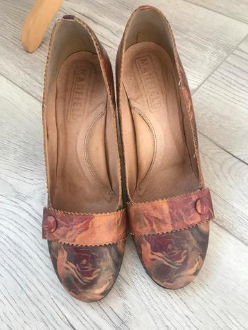 Gedragen pumps mt. 40 zien er keurig uit. beschikbaar voor biedingen