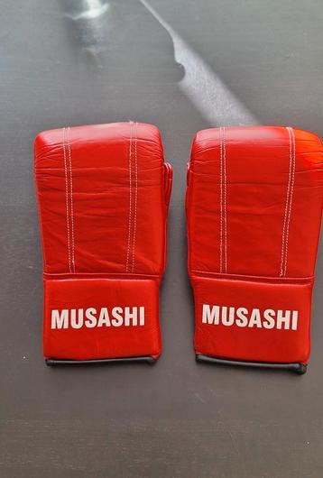 Karate  musashi handschoenen beschikbaar voor biedingen