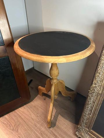 Leuke houten bijzettafel tafel beschikbaar voor biedingen