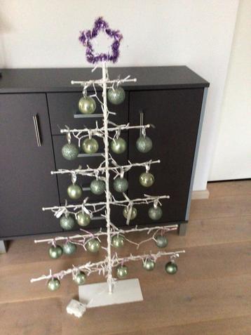 Kerstboom wit metaal beschikbaar voor biedingen