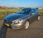Volvo V60 D3 150pk Start/stop Geartronic 2016 Grijs, Auto's, 4 cilinders, 1969 cc, Leder, 168 €/maand