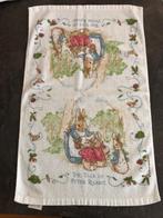 Beatrix Potter Handdoek Peter Rabbit, Mrs Rababit en Flopsy, Ophalen of Verzenden, Nieuw, Overige kleuren, Handdoek