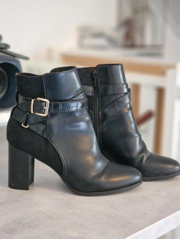 Zwarte enkellaarsjes met hak mt. 39 beschikbaar voor biedingen