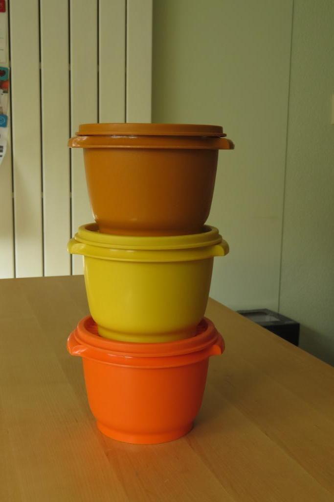 Tupperware 3 bewaardozen - Retro kleuren - Zonnedeksel, Huis en Inrichting, Keuken | Tupperware, Gebruikt, Bus of Trommel, Geel