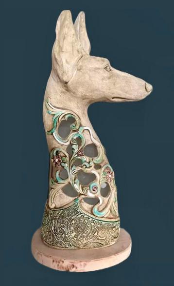Podenco aarde kunstwerk met lamp nieuw beschikbaar voor biedingen