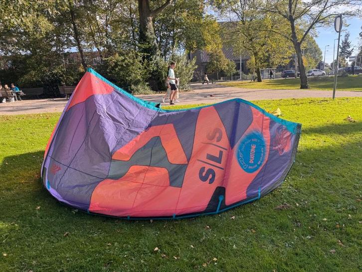 Duotone Dice sls set 2023 8m - 10m - 12m, Watersport en Boten, Kitesurfen, Zo goed als nieuw, Kite, 10 m², Geen board, Ophalen