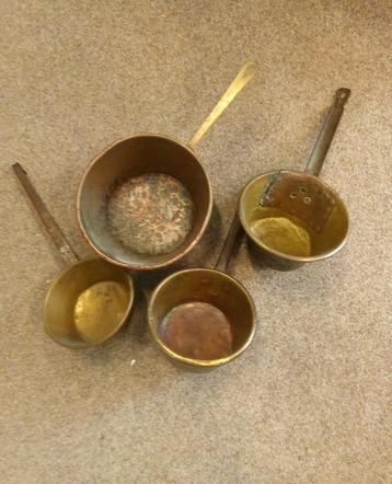 antieke koperen pannen beschikbaar voor biedingen