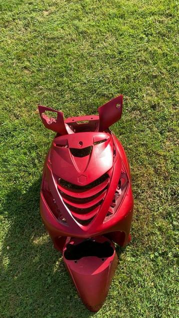 Matt rode kappenset piaggio zip SP beschikbaar voor biedingen