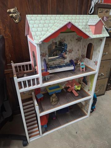 Sinterklaas cadeau houten poppenhuis met meubels beschikbaar voor biedingen