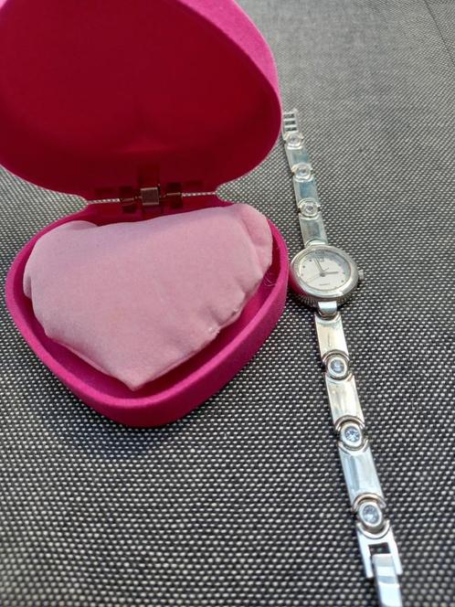 Dameshorloge in roze hartjesdoosje., Sieraden, Tassen en Uiterlijk, Horloges | Dames, Zo goed als nieuw, Overige merken, Staal