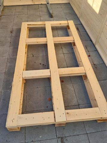 Pallet groot *Gratis* beschikbaar voor biedingen