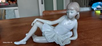 Nao Liggende Ballerina Porseleinen Beeldje beschikbaar voor biedingen