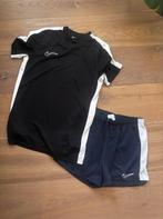 Setje Nike 176, Kinderen en Baby's, Kinderkleding | Maat 176, Meisje, Sport- of Zwemkleding, Ophalen of Verzenden, Zo goed als nieuw