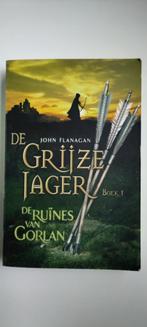 De ruïnes van Gorlan - De Grijze Jager - John Flanagan, John Flanagan, Ophalen of Verzenden, Zo goed als nieuw, Fictie