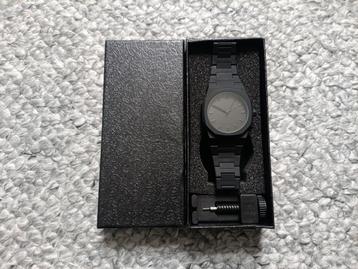 Nieuw heren horloge  beschikbaar voor biedingen