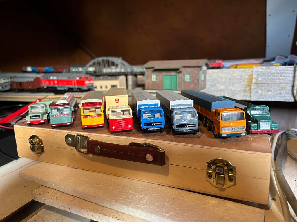 aantal oude vrachtwagen modellen h0 formaat, Hobby en Vrije tijd, Modelauto's | 1:87, Ophalen of Verzenden, Zo goed als nieuw