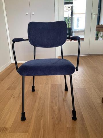 2 design stoelen Zuiver Benson met armleuningen, donkerblauw beschikbaar voor biedingen